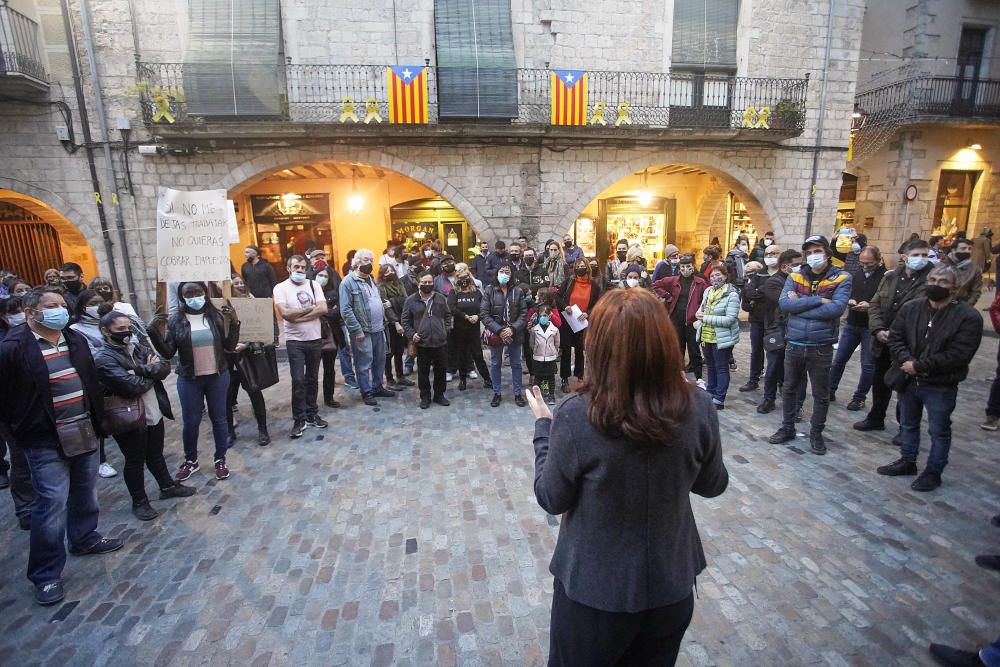 Restauradors i autònoms gironins protesten a la plaça del Vi