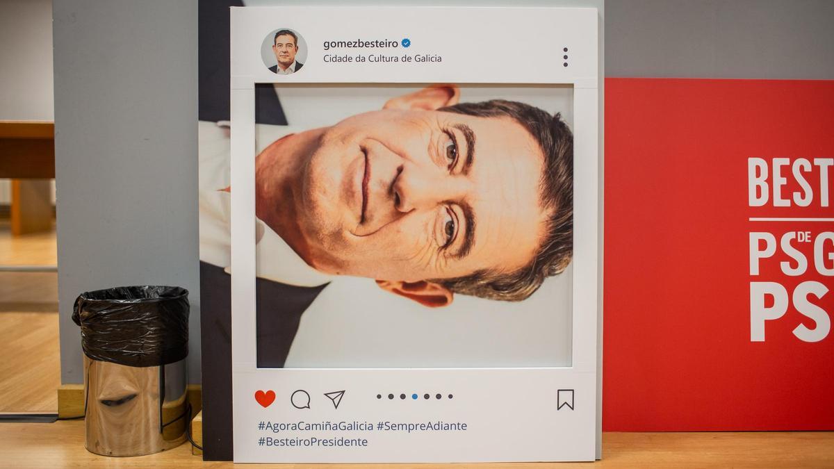 Un cartel con la foto del candidato a la presidencia de la Xunta del PSOE, José Ramón Besteiro.