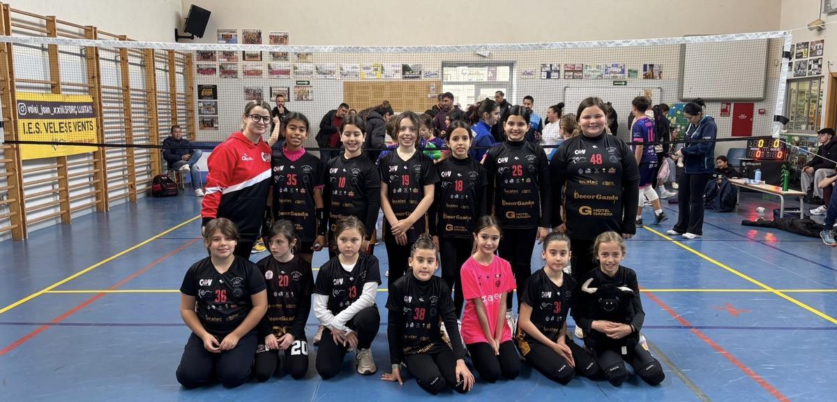 Equipo Earlyna del CV Arenas Gandia en la jornada escolar con más de 15 jugadoras.