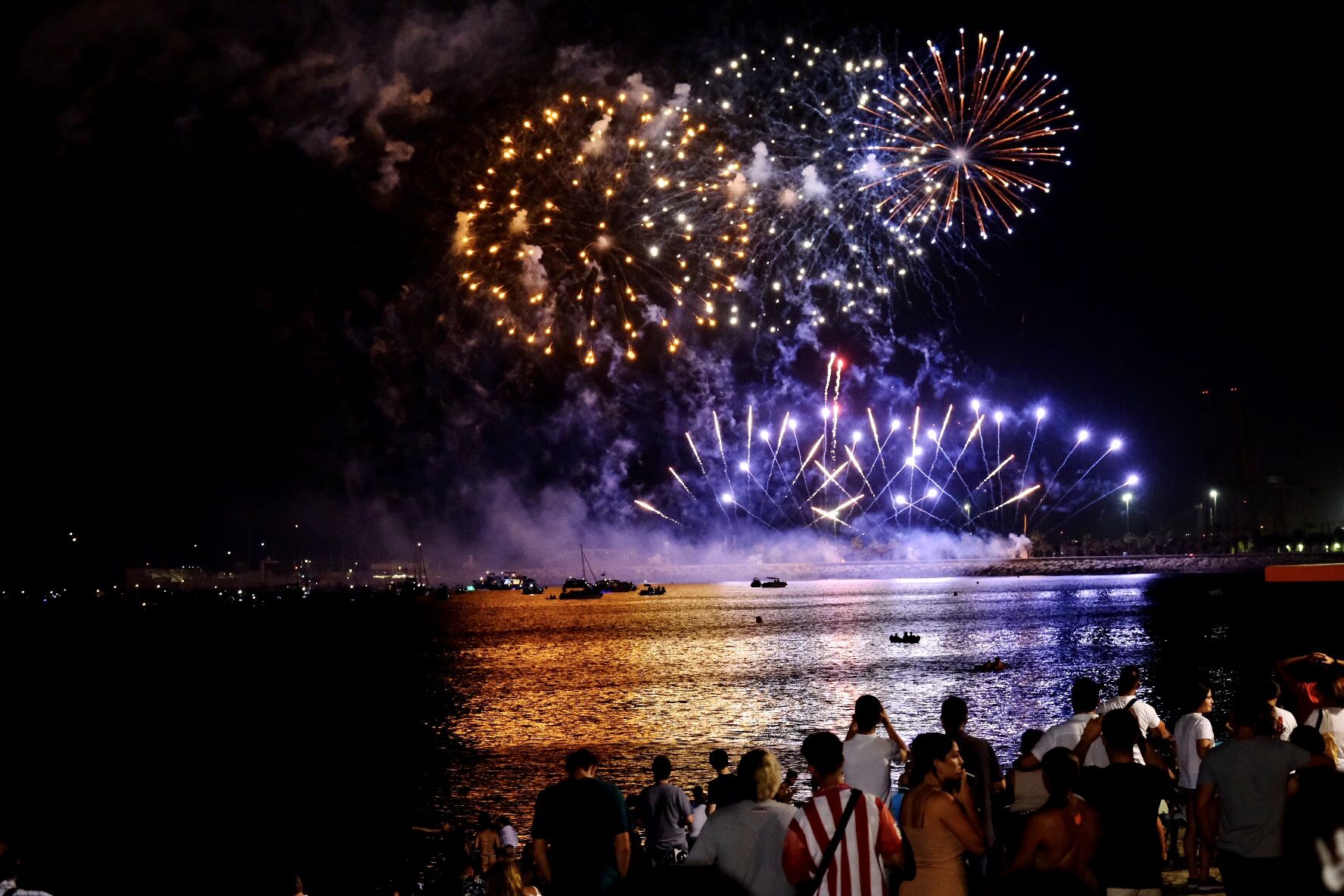 Los fuegos artificiales dan la bienvenida a la Feria de Málaga 2022