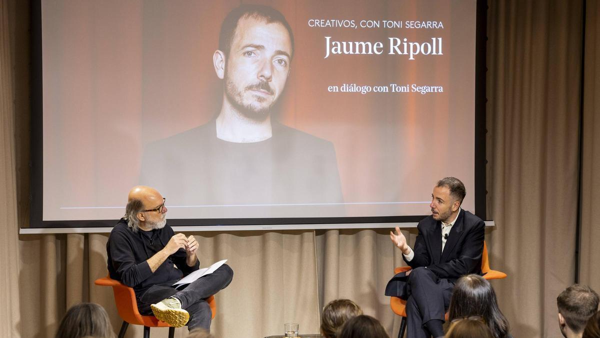 El publicista Toni Segarra y el director del Atlàntida, Jaume Ripoll, durante la charla en la Fundación Juan March
