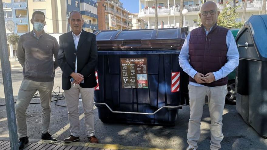 Presentación de los contenedores marrones en Vélez-Málaga.