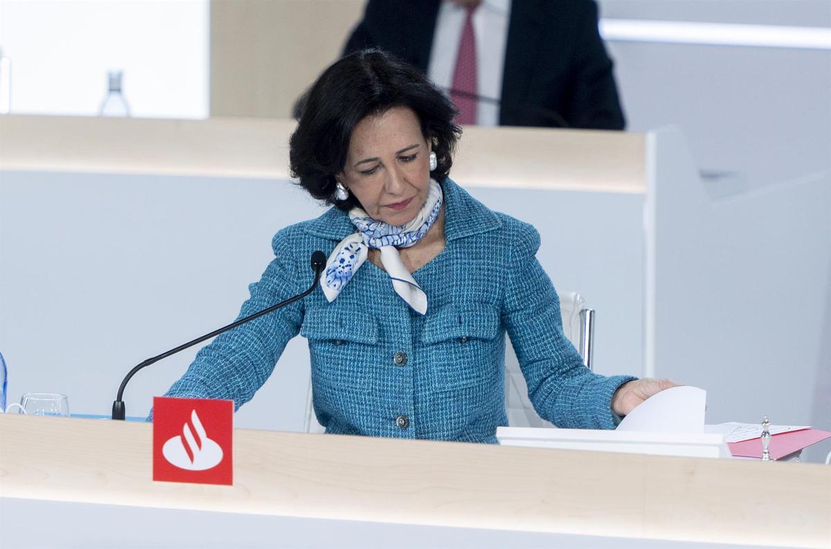 La presidenta del Banco Santander, Ana Botín, durante una Junta de Accionistas, en Boadilla del Monte el pasado 31 de marzo de 2023. 