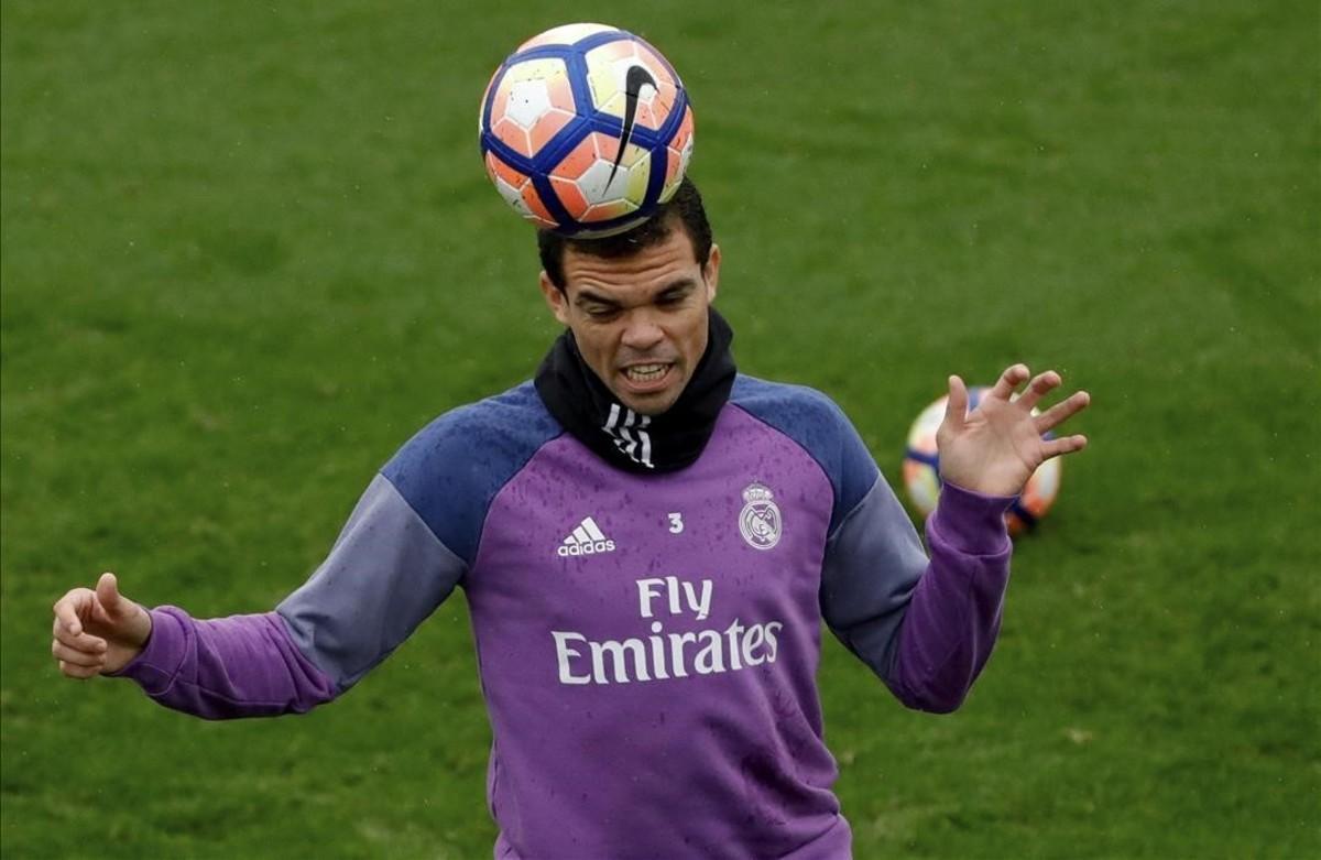 pepe-entrenamiento-del-madrid-1477914566110