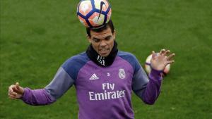 pepe-entrenamiento-del-madrid-1477914566110