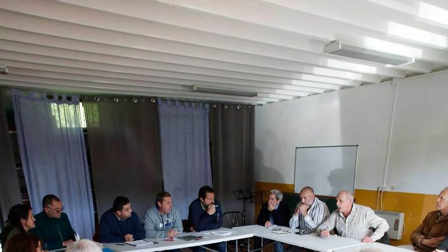 Asistentes a la reunión de ayer en el Foxaco.