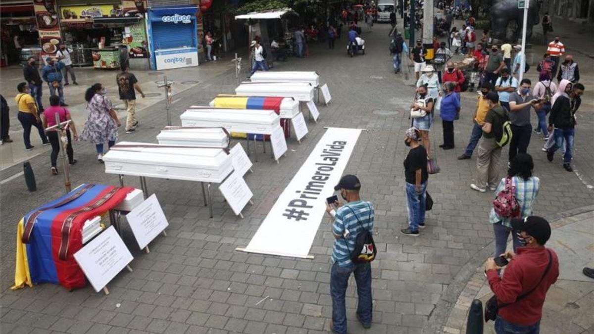 colombia-velorio-victimas-masacres