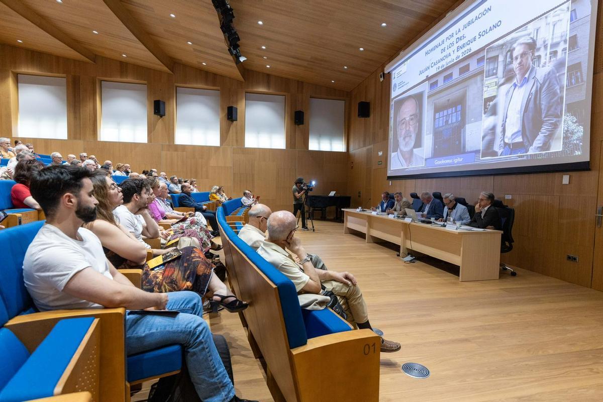 En imágenes I Homenaje de la Universidad de Zaragoza a Julián Casanova por su jubilación En imágenes I Homenaje de la Universidad de Zaragoza a Julián Casanova por su jubilación
