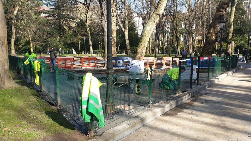 Instalan césped artificial en la zona para perros del Campo San Francisco