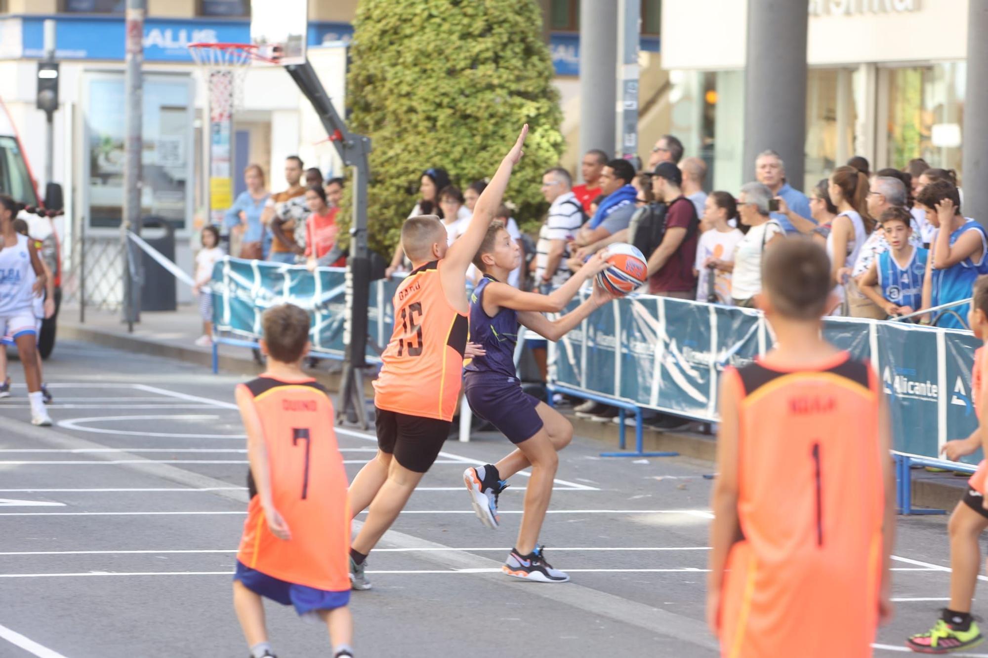 Evento del Torneo de Baloncesto en la avenida Maisonnave