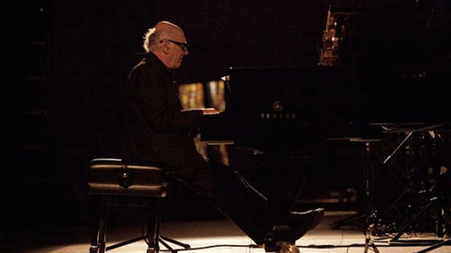 Michael Nyman en uno de sus conciertos de piano.