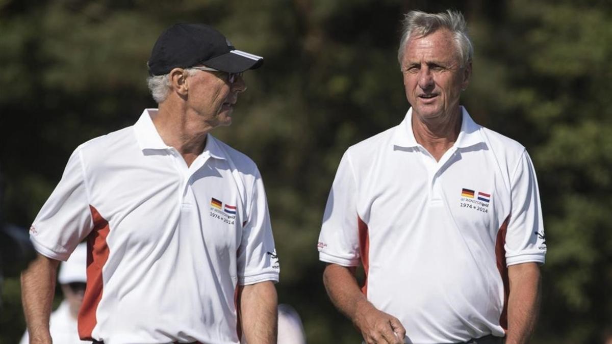 Beckenbauer y Cruyff en un torneo de golf en Alemania en septiembre del 2014.