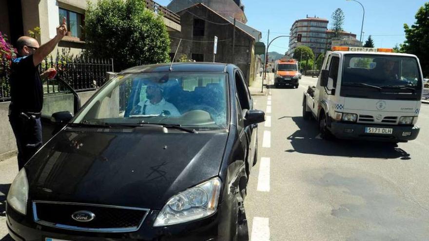 El coche contra el que chocaro.n los que se fugaron.  // I.A.