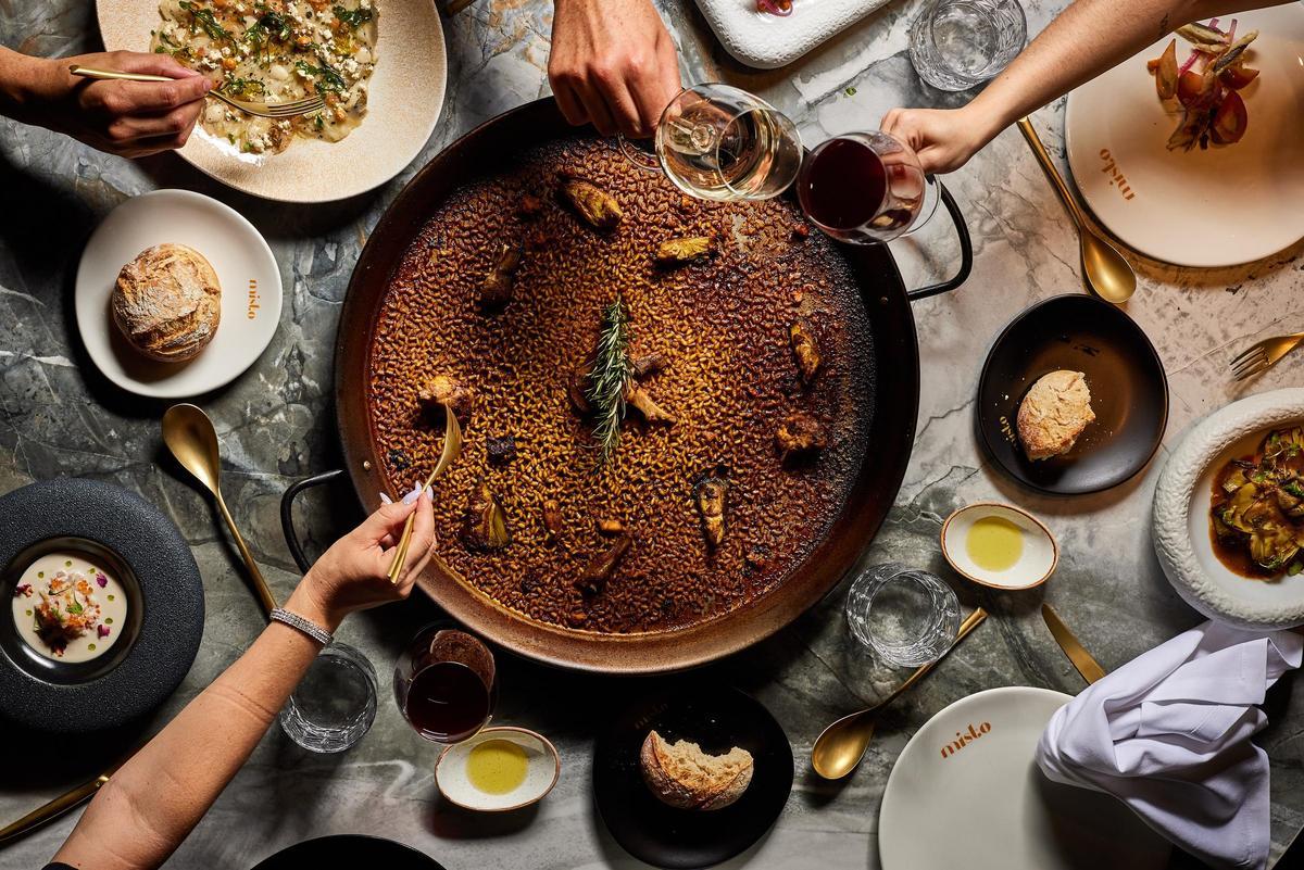 La oferta gastronómica se compone del restaurante Misto, carnes a la brasa y arroces, y Frijolino, concepto Italian &amp; Mexican Food.