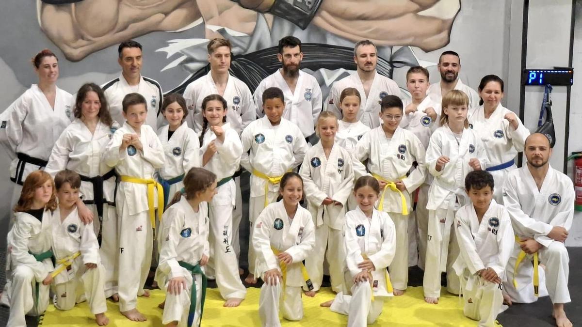 Participantes en el encuentro en Torrent