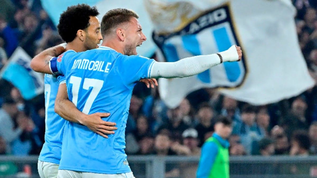 Immobile y Felipe Anderson celebran el gol de la Lazio