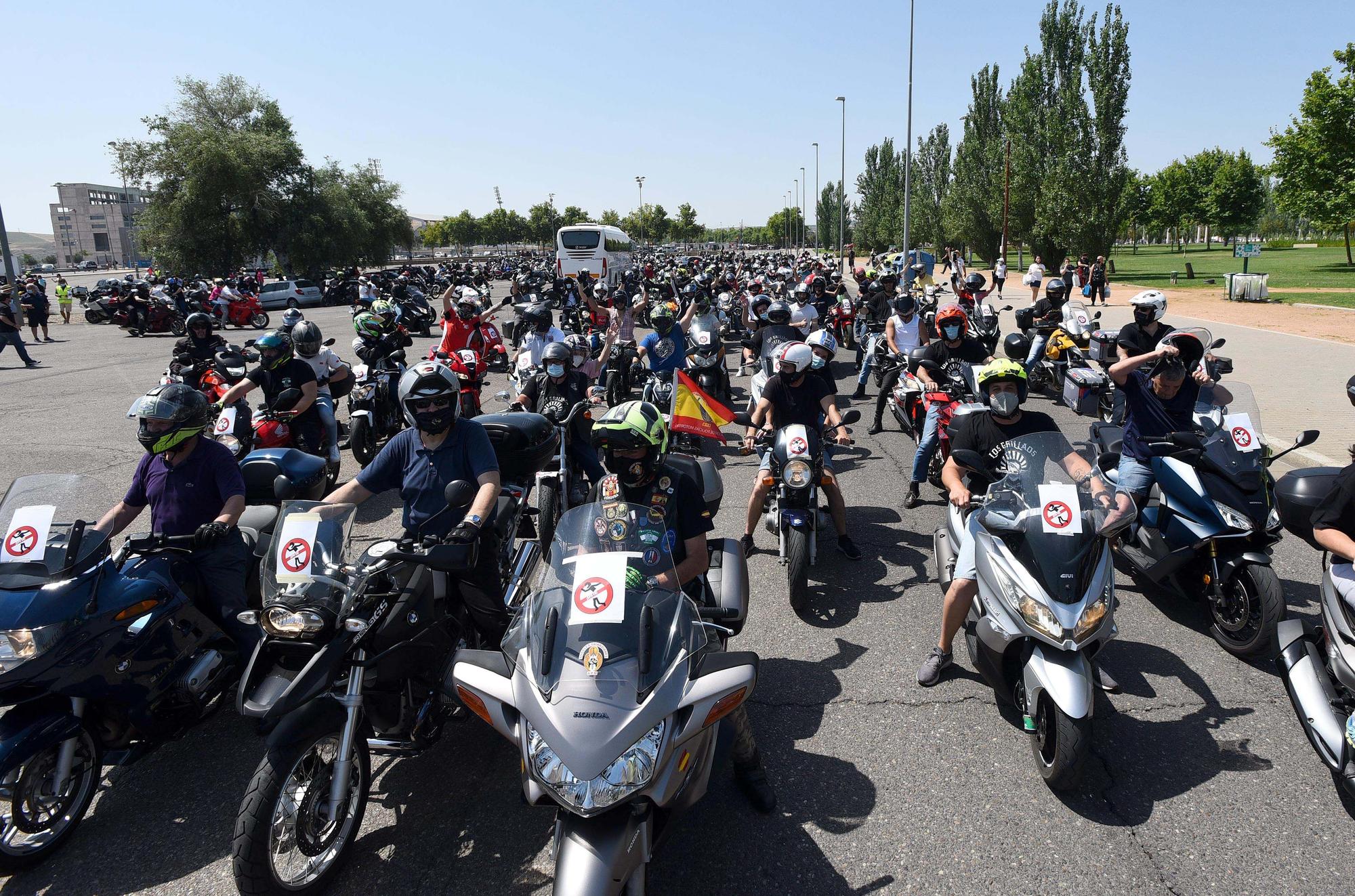 Concentración de motos para protestar por los peajes a las autovías