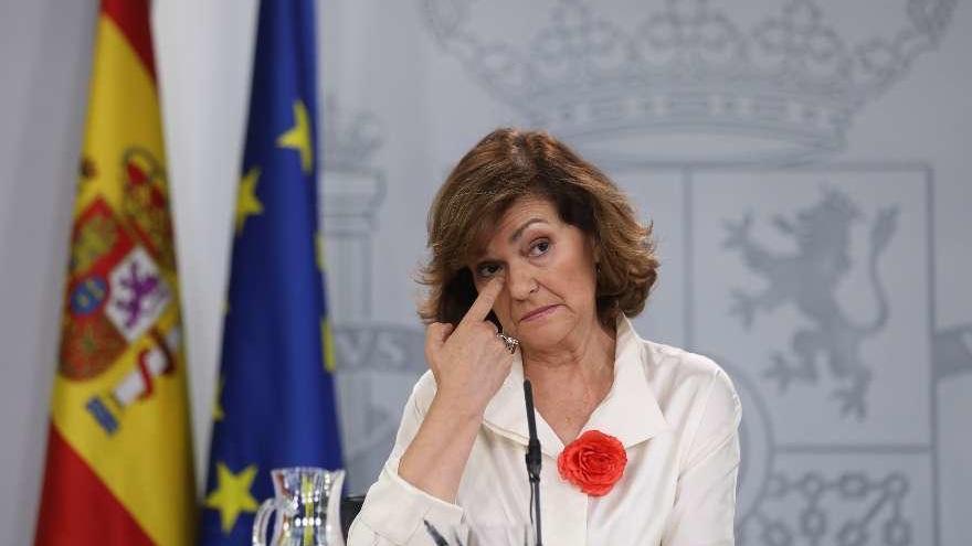 La vicepresidenta del Gobierno en funciones, Carmen Calvo, en su comparecencia de ayer en la Moncloa. // Efe