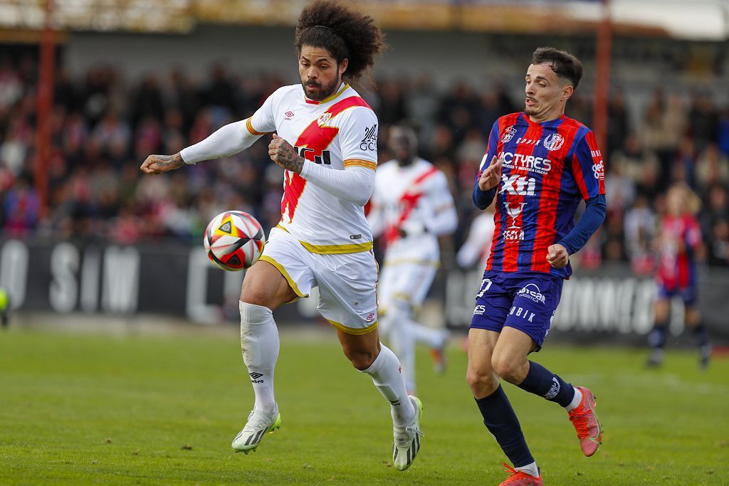 Encuentro de Copa del Rey entre el Rayo Vallecano y el Yeclano, en imágenes