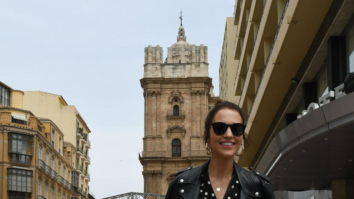 Paula Echevarría de turismo por Málaga con un mono ideal