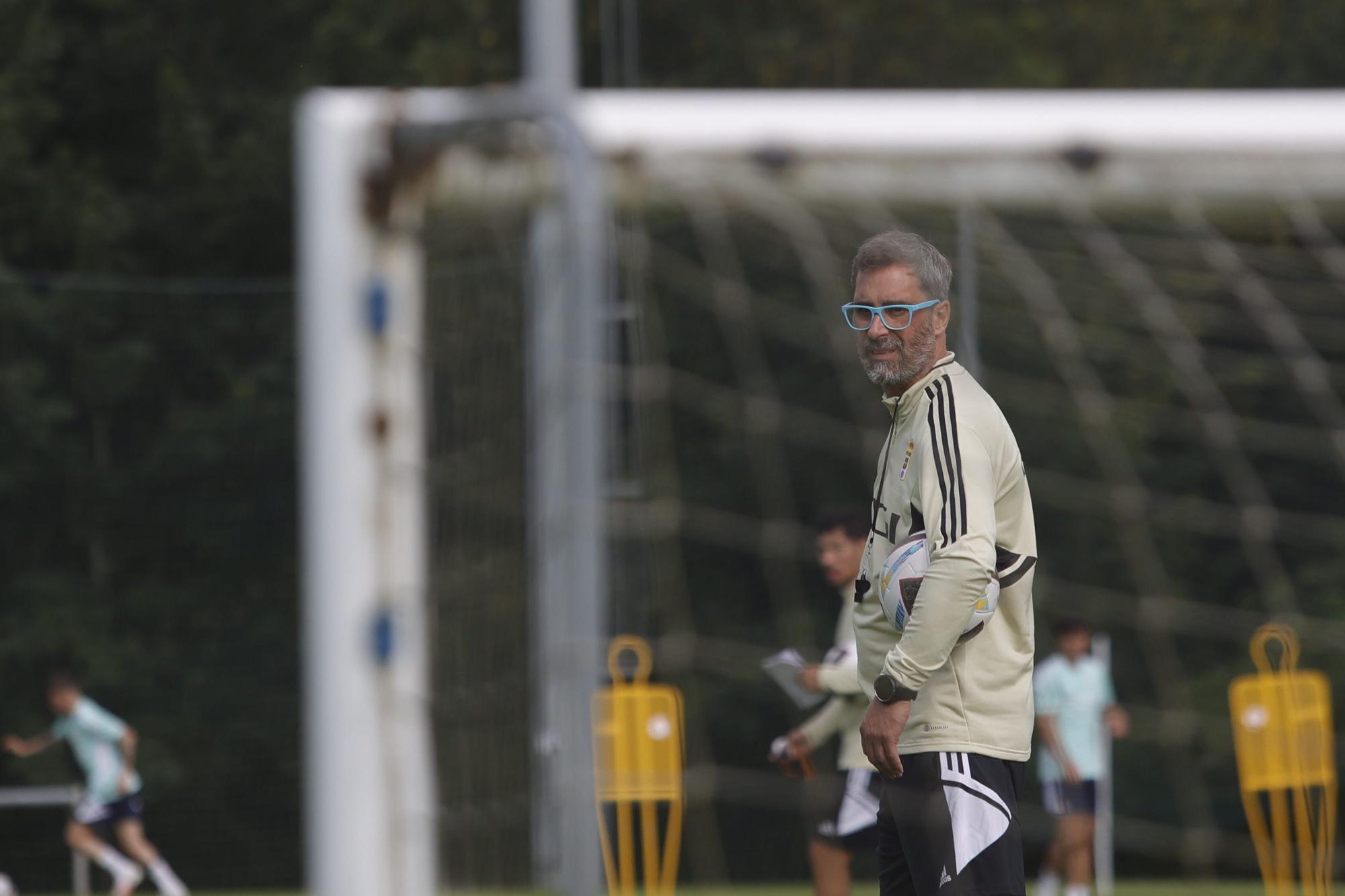 Las imágenes de la presentación de Luengo y Braat en el Oviedo y el entrenamiento azul