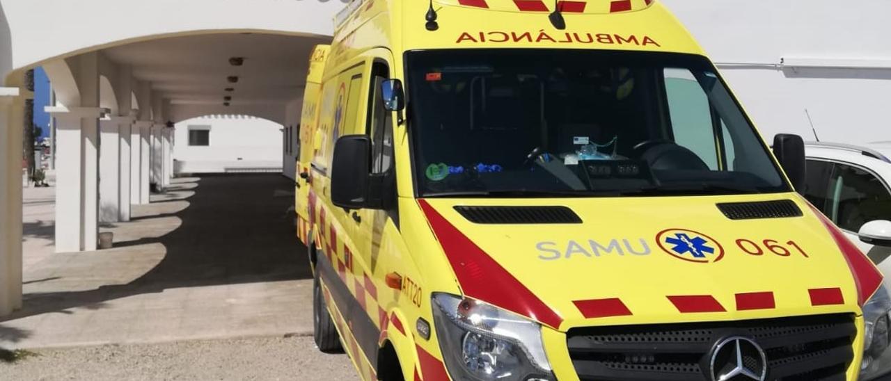Una de las ambulancias de Formentera. D.I.