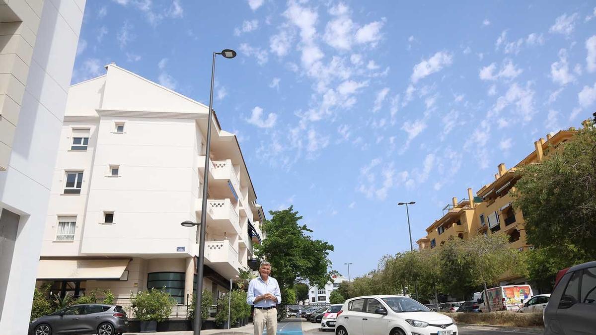 Una de las 39 nuevas farolas LED instaladas en San Pedro