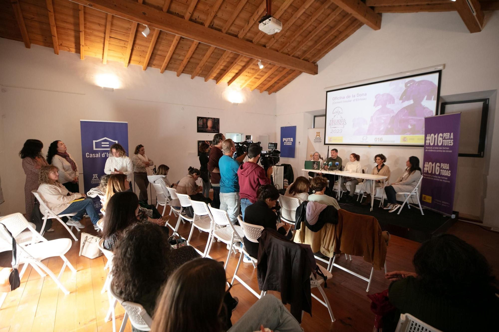 Descubre las fotos de la entrega del premio Menina a la Oficina de la Dona