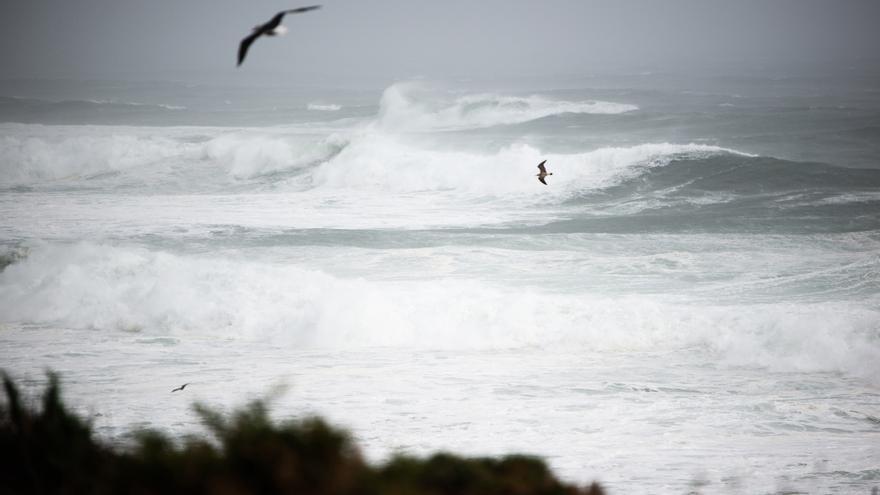 El viento, el oleaje y la nieve ponen en riesgo este martes a casi todas las provincias andaluzas