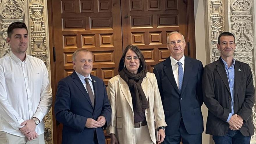 Gimeno García y Eduardo Arilla, entre otras autoridades. | SERVICIO ESPECIAL