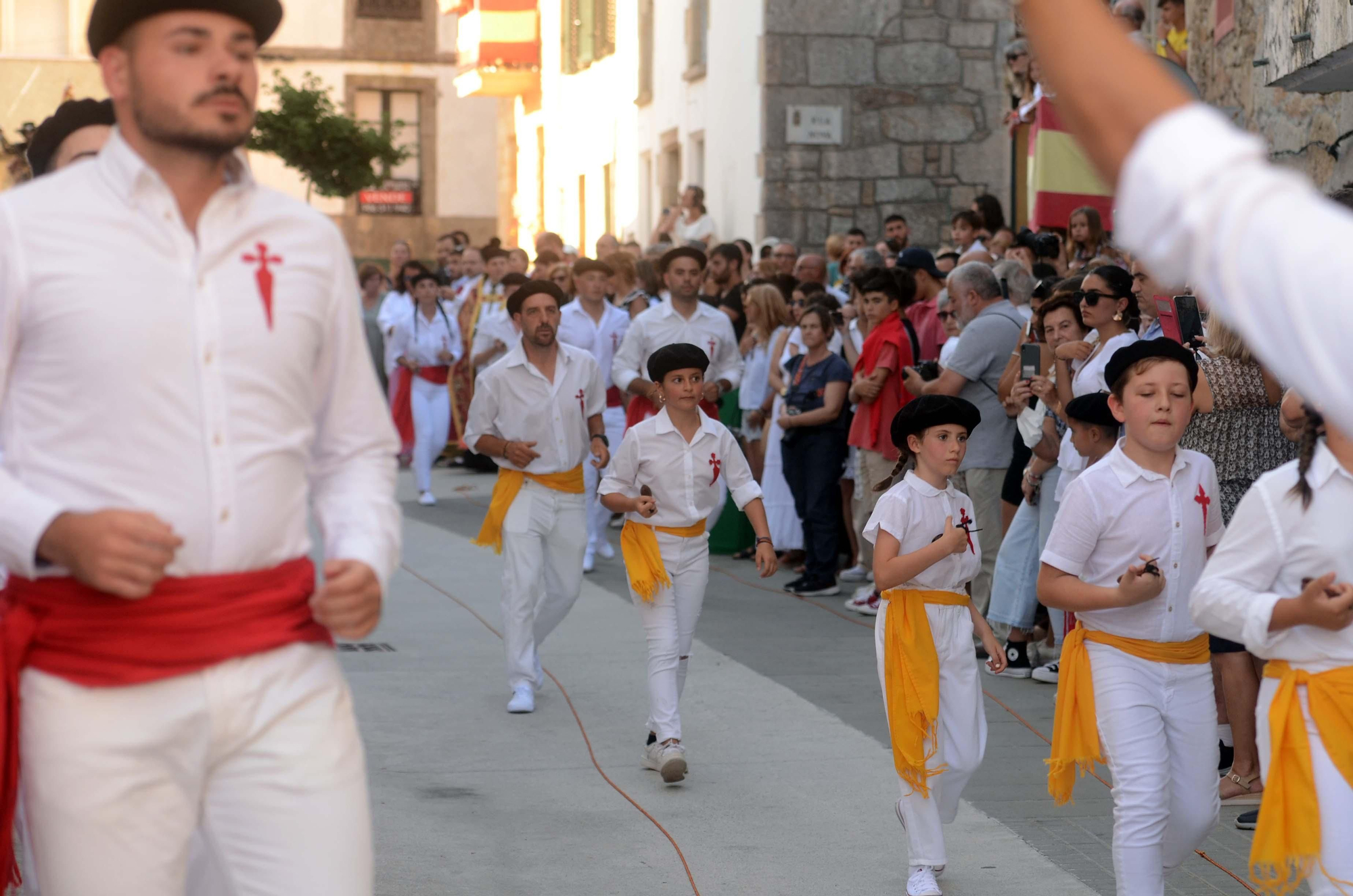 La "Danza de las Espadas" recupera en Carril todo su esplendor