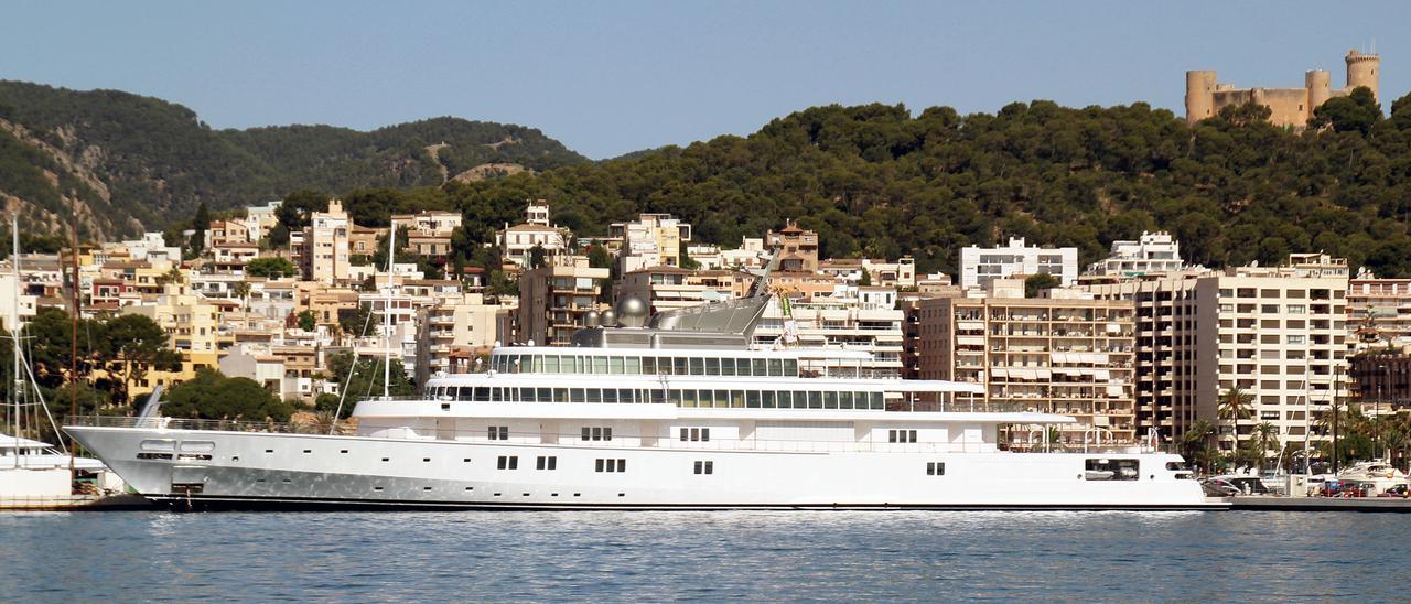 El megayate Rising Sun vuelve a navegar por aguas mallorquinas