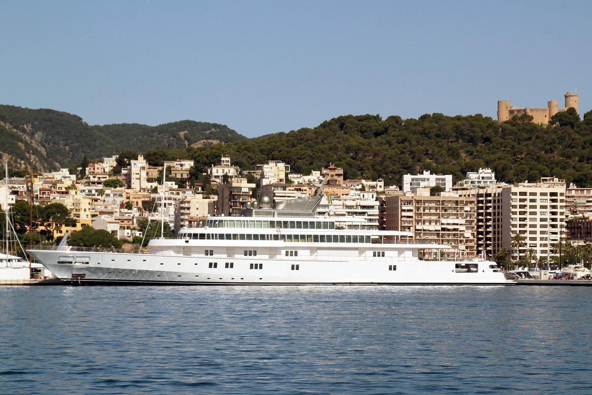 El megayate Rising Sun vuelve a navegar por aguas mallorquinas