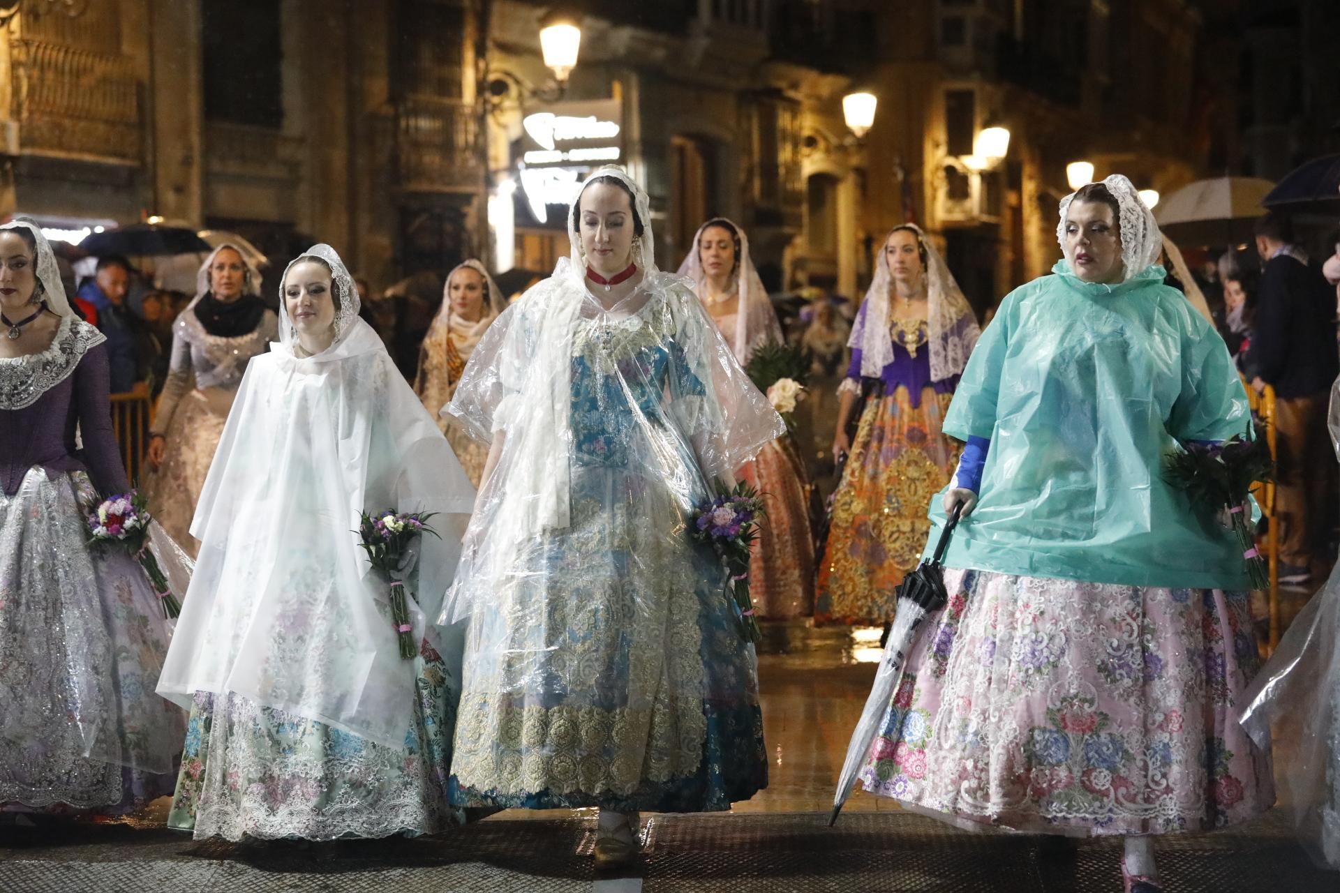 Búscate en el primer día de ofrenda por la calle de la Quart (entre las 19:00 a las 20:00 horas)