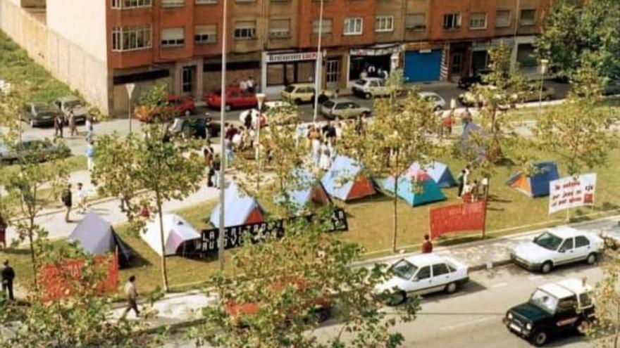 Vuelta a la calle tres décadas después: así fueron las primeras movilizaciones en Gijón por el vial