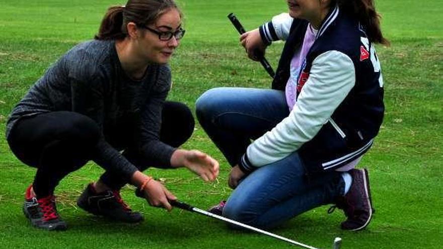 Una actividad celebrada en el campo de golf de Meis. // Iñaki Abella