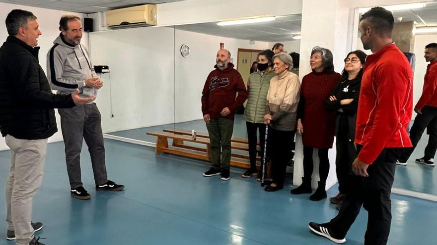 El programa arrancó ayer con una primera clase de preparación previa en el pabellón Torre Sant Vicent. | EVA BELLIDO