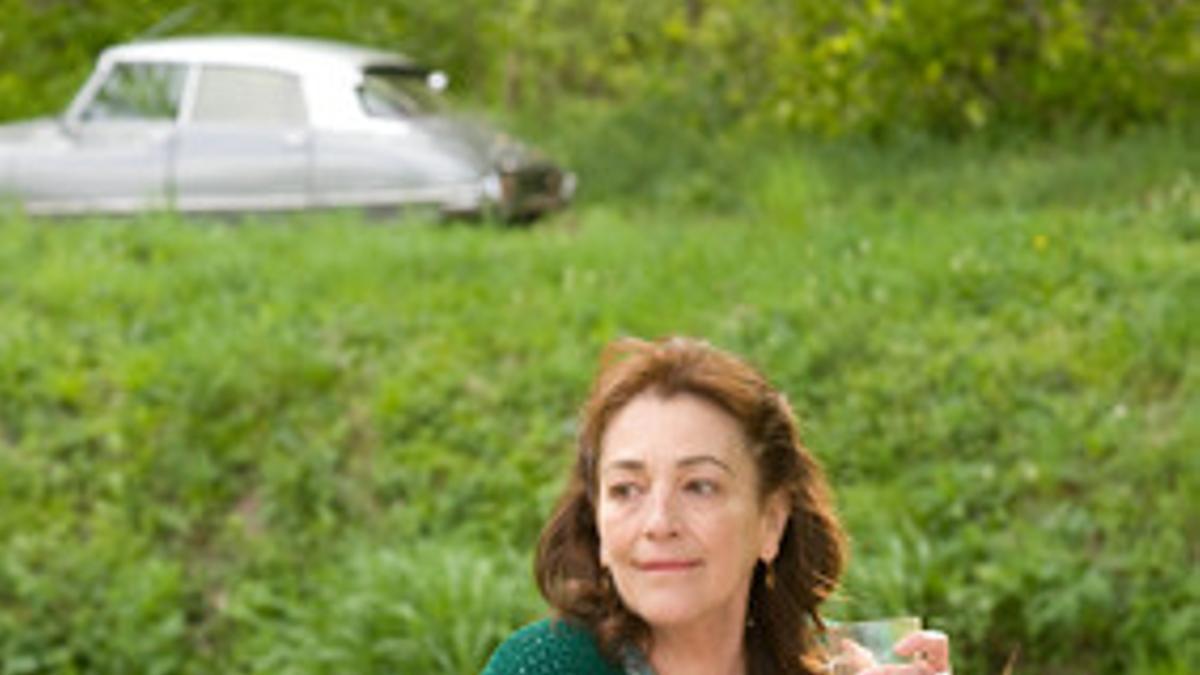 Carmen Maura, en una escena de 'Las chicas de la sexta planta'.