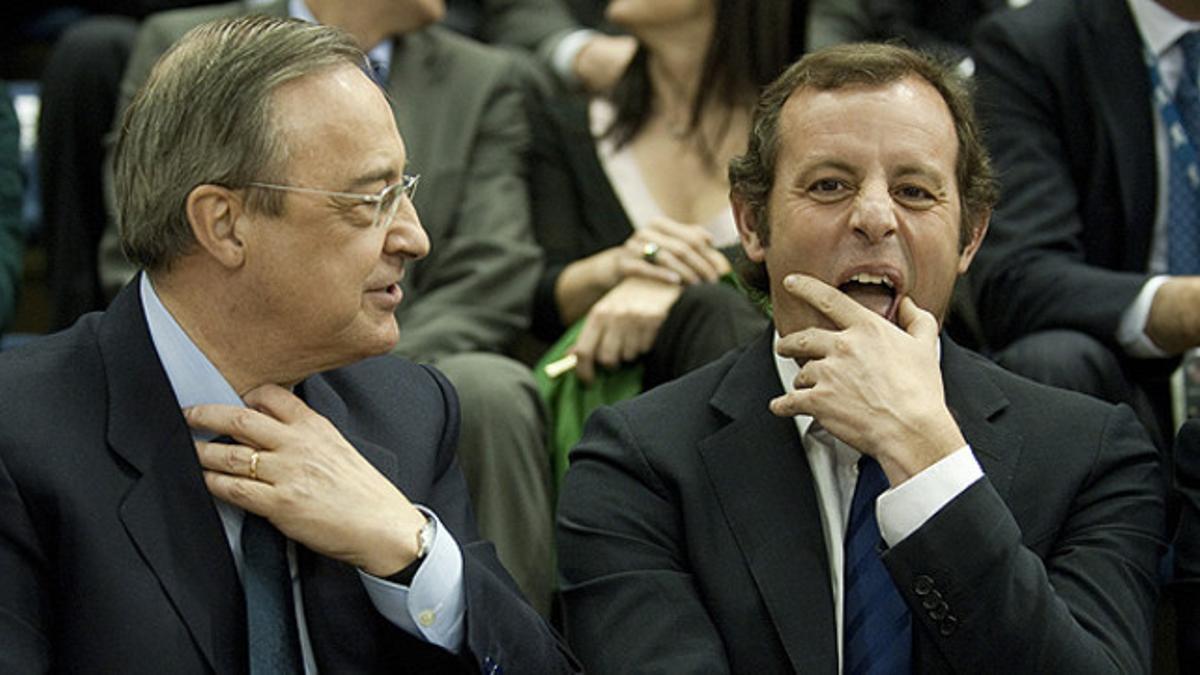 Florentino Pérez y Sandro Rosell, durante un partido