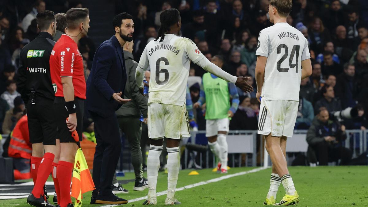 El manicomio táctico en la pizarra de Arbeloa desorienta al vestuario del Real Madrid