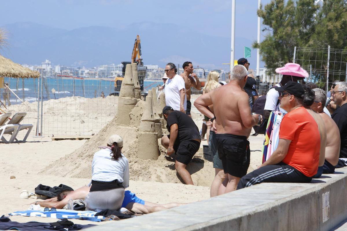 Bundesliga-Saison vorbei: Die Fußballer nehmen wieder die Playa de Palma ein