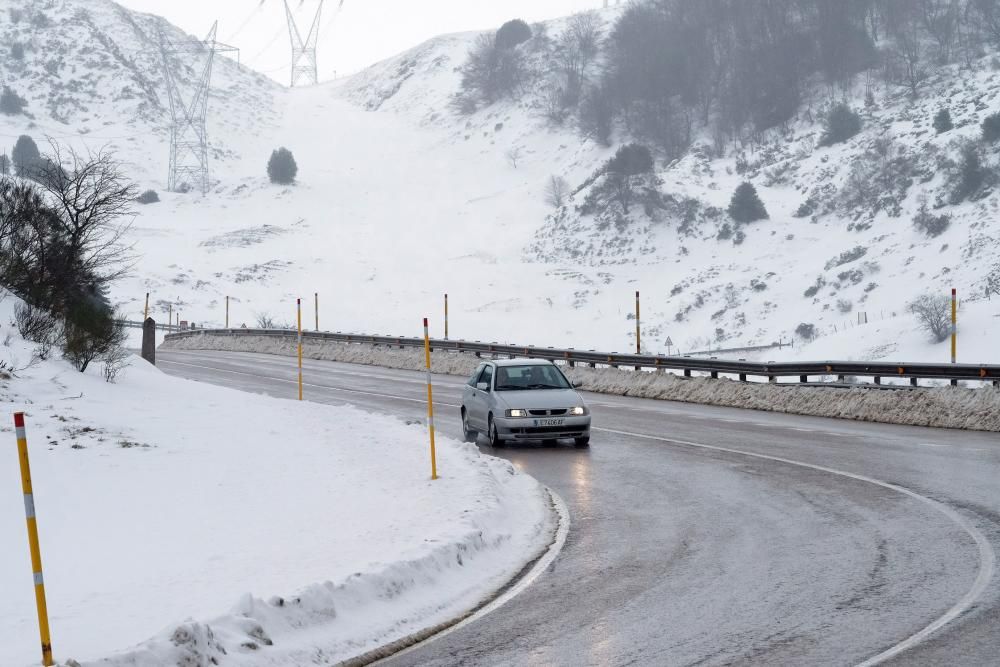 Gran nevada en Pajares el sábado por el temporal de nieve.