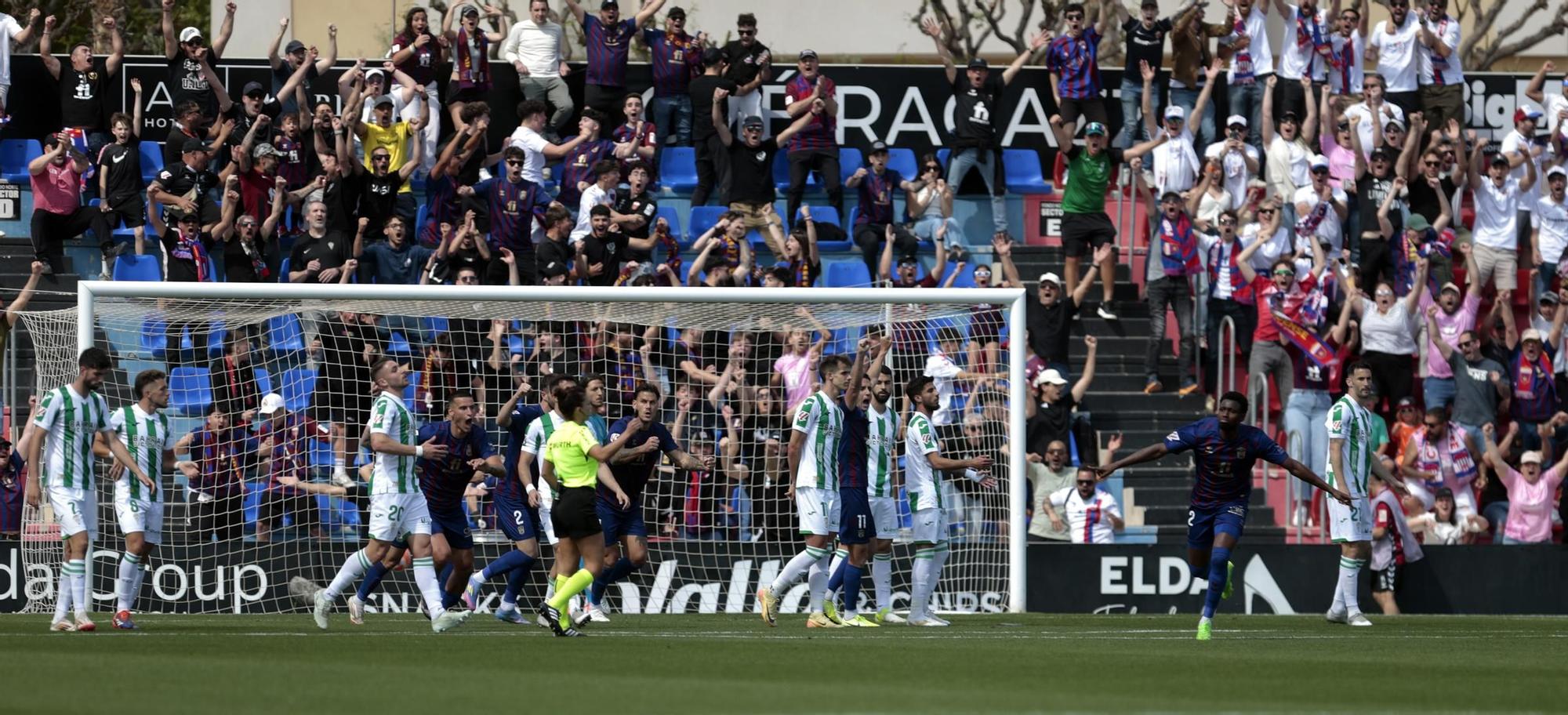 Eldense-Córdoba CF. Las imágenes del partido de LaLiga Hypermotion