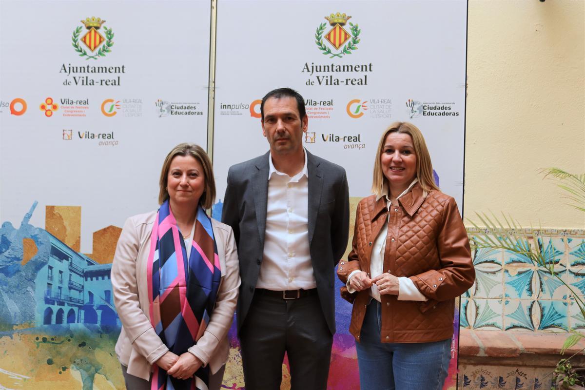 Mariola Hernández, Héctor Pérez i la regidora Silvia Gómez durant la presentació de la jornada.