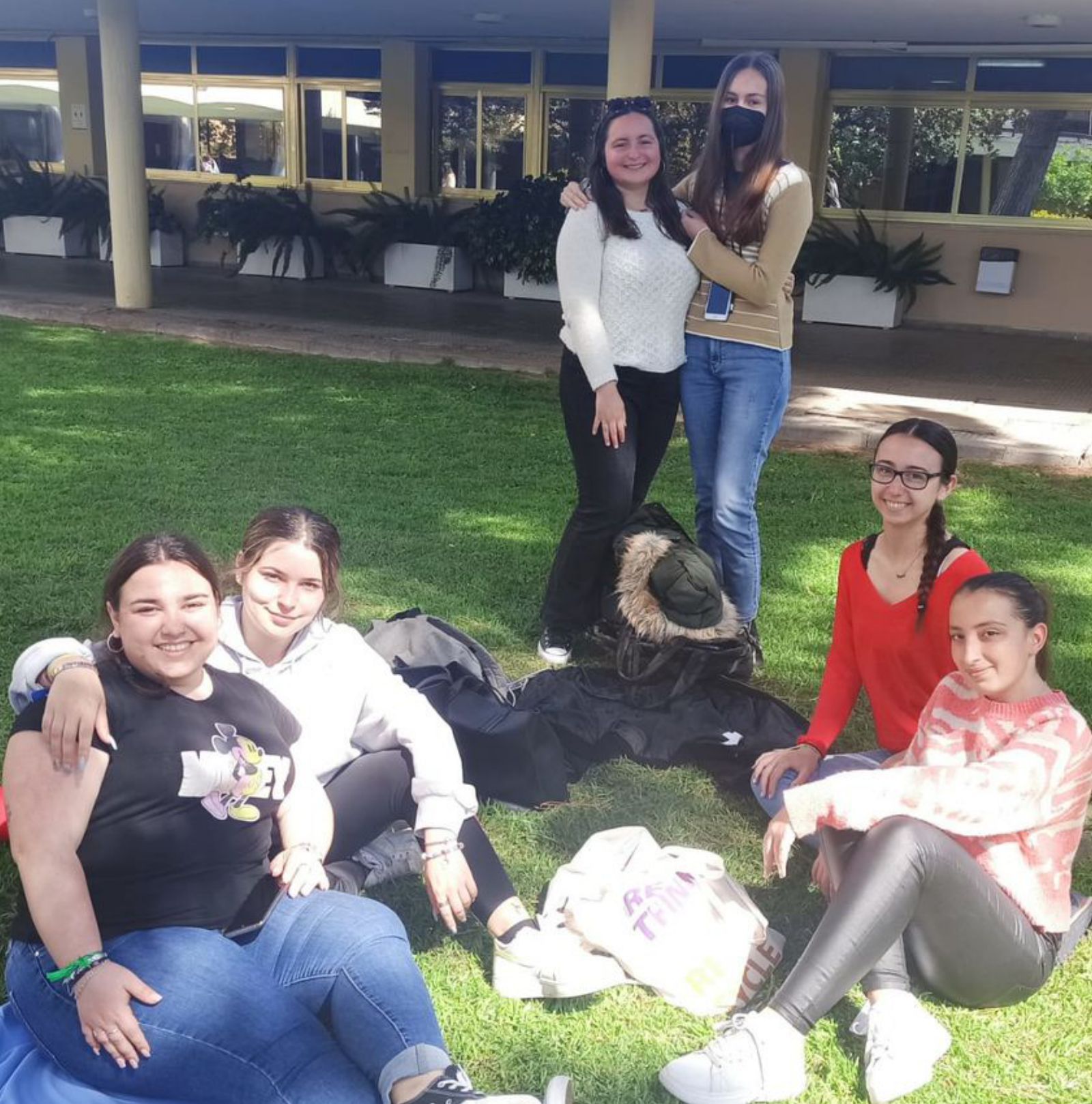 Alumnas  de Ciencias de la Educación.