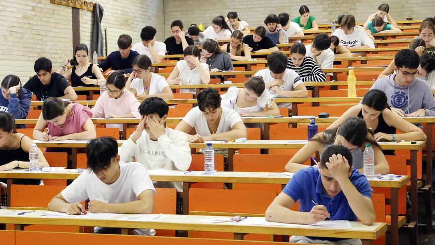 Casi 13.000 alumnos inician hoy las pruebas de la ABAU en Galicia
