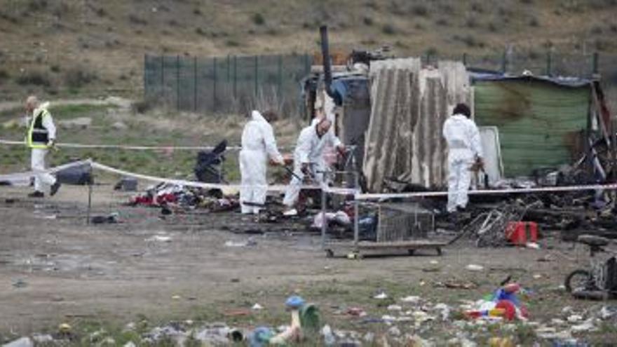 Los dos menores heridos en el incendio de la caravana continúan muy graves