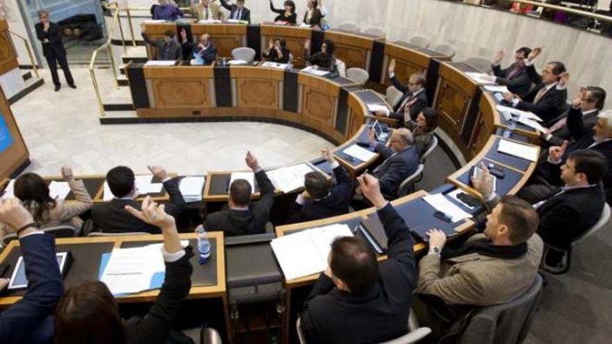 PP y PSOE votan ayer por unanimidad los planes de obras de la Diputación para este año.