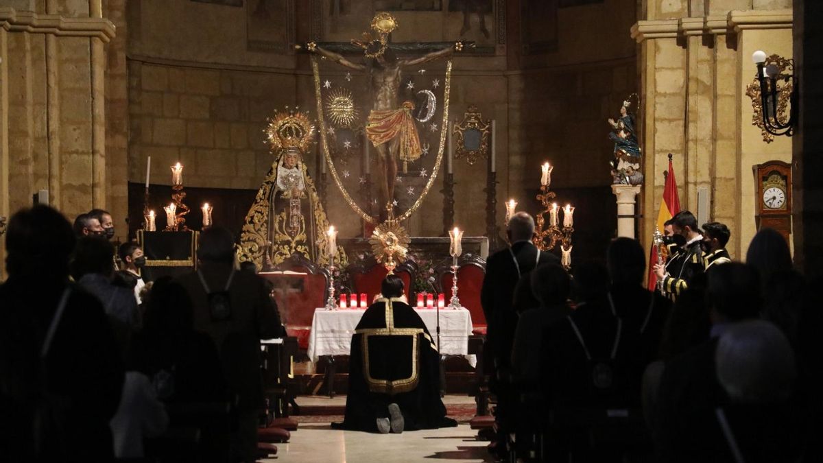 El Cristo del Remedio de Ánimas y Nuestra Señora Madre de Dios en sus Tristezas, ayer, en San Lorenzo.