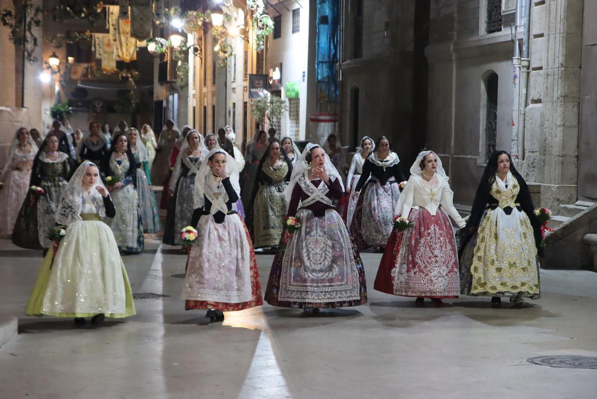 Todas las fotos de la ofrenda del 18 de marzo por la calle San Vicente hasta la 22:30 horas